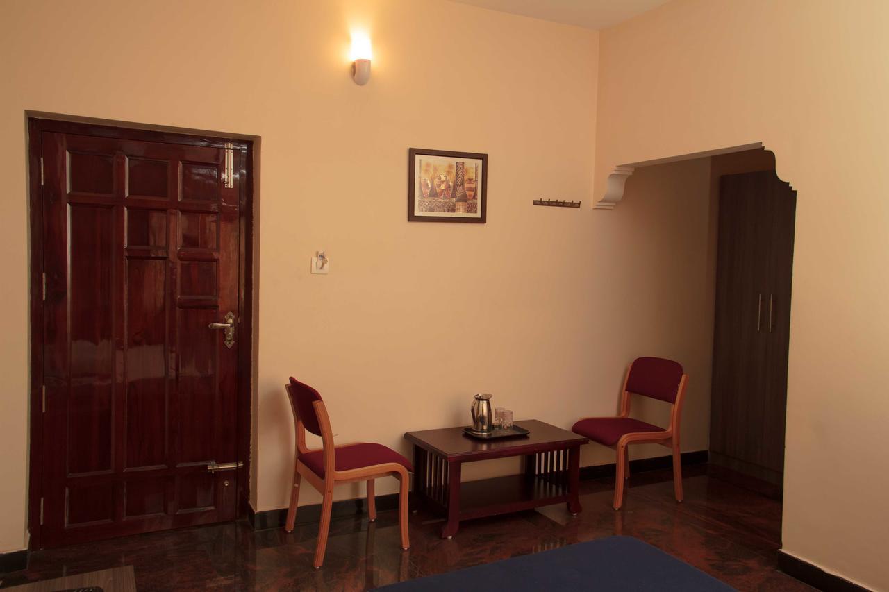 Hotel Sri Hayagriva Tiruchirappalli Ruang foto